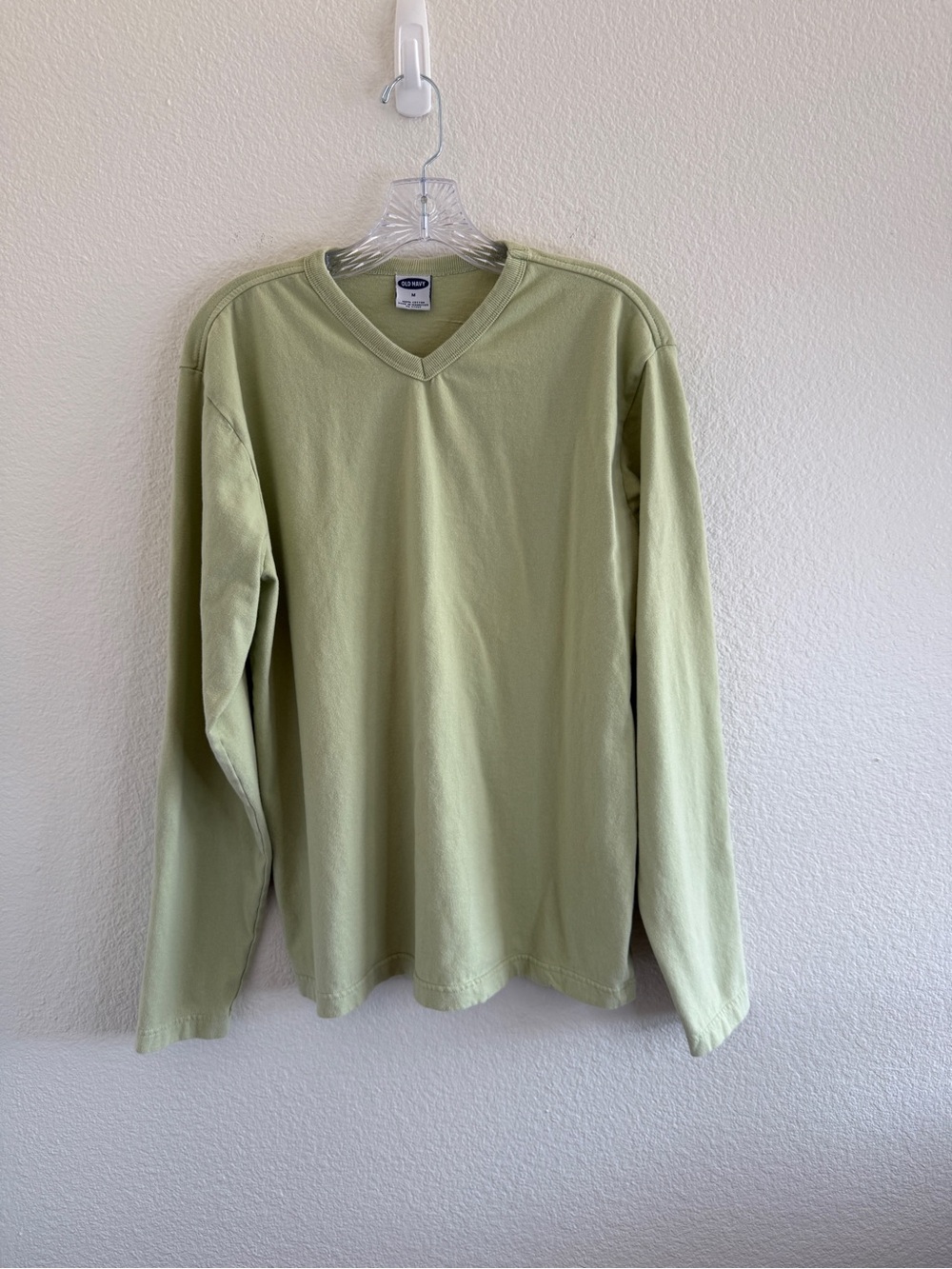 Old Navy Men's Vintage 100% Cotton Long-Sleeve V-Neck Shirt in Light Green